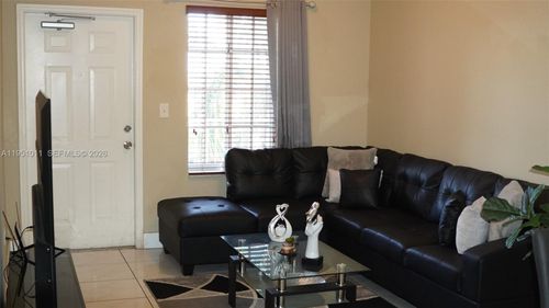 7-6940 Nw 179th St, HIALEAH, FL, 33015-5664 | Card Image