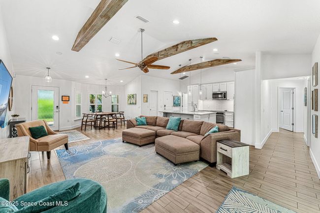 Bright and airy | Image 10