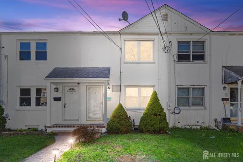 21 Roosevelt Ct, Metuchen, NJ, 08840-1426 | Card Image