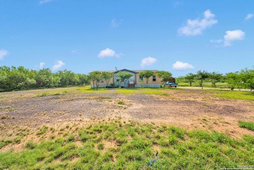 115 County Road 2667, Moore, TX, 78057 | Card Image