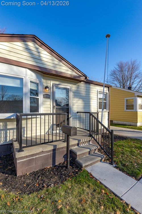 22705 Raymond St, Saint Clair Shores, MI, 48082-2745 | Card Image