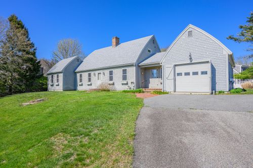 181 Elliott Rd, Centerville, MA, 02632-3658 | Card Image