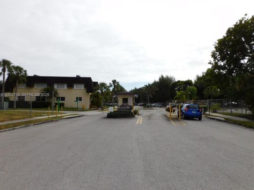 25-1-13707 Sw 91st Ct, Miami, FL, 33176-6873 | Card Image