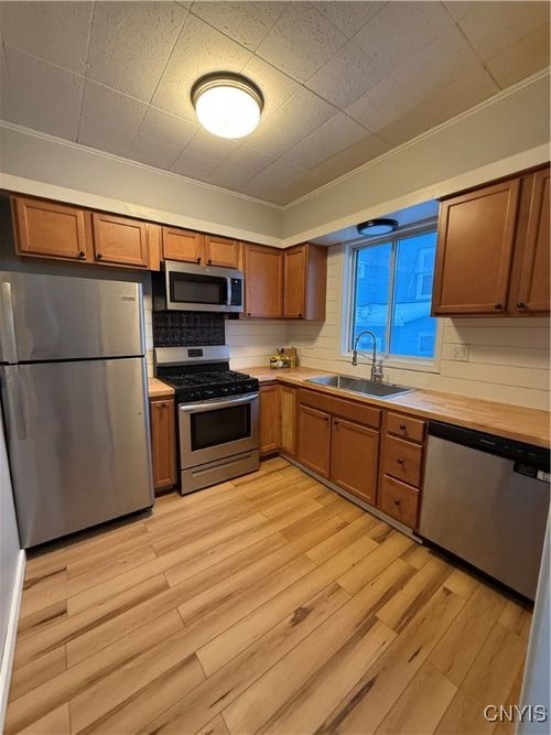 62 Capitol St, Auburn, NY, 13021-2838 | Card Image