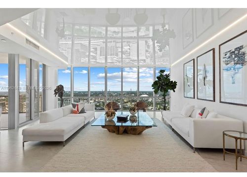 ph5212-851 Ne 1st Ave, Miami, FL, 33132-1817 | Card Image