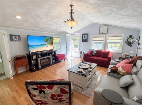 36 Pettaquamscutt Lake Rd, Saunderstown, RI, 02874-2311 | Card Image