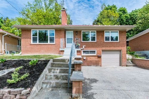 39 Meadowland Dr, Brampton, ON, L6W2R5 | Card Image