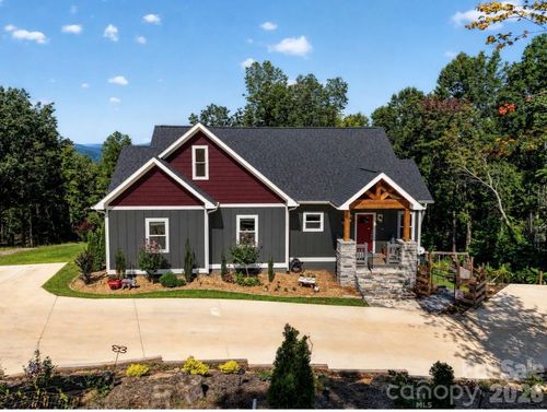 72 Jacks Paw Ln, Hendersonville, NC, 28792-3318 | Card Image