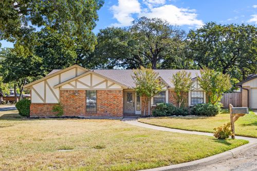 3801 Pleasant Wood Ct, Arlington, TX, 76016-2761 | Card Image