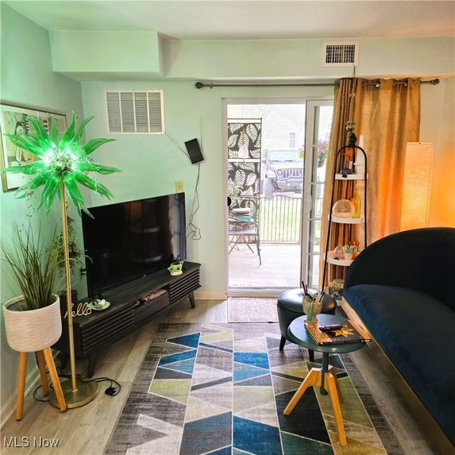 APT-101 - 23002 Chandlers Ln, Condo with 1 bedrooms, 1 bathrooms and null parking in Olmsted Falls OH | Image 9