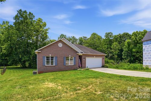 1550 Indian Springs Dr Nw, Conover, NC, 28613-8036 | Card Image