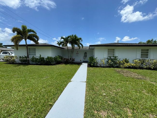 208 Nw 19th St, House other with 4 bedrooms, 3 bathrooms and null parking in Homestead FL | Image 1