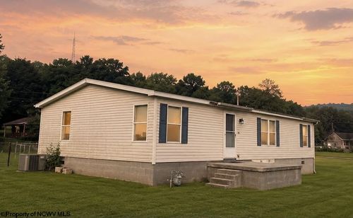 46 Wall St, Albright, WV, 26519-9563 | Card Image