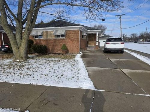 18595 Stephens Dr, Eastpointe, MI, 48021-1956 | Card Image