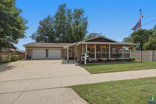 807 E Elder St Street, Canton, SD, 57013 | Card Image