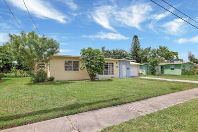 3280 Se Monte Vista Street, House other with 2 bedrooms, 2 bathrooms and null parking in Port St Lucie FL | Image 2