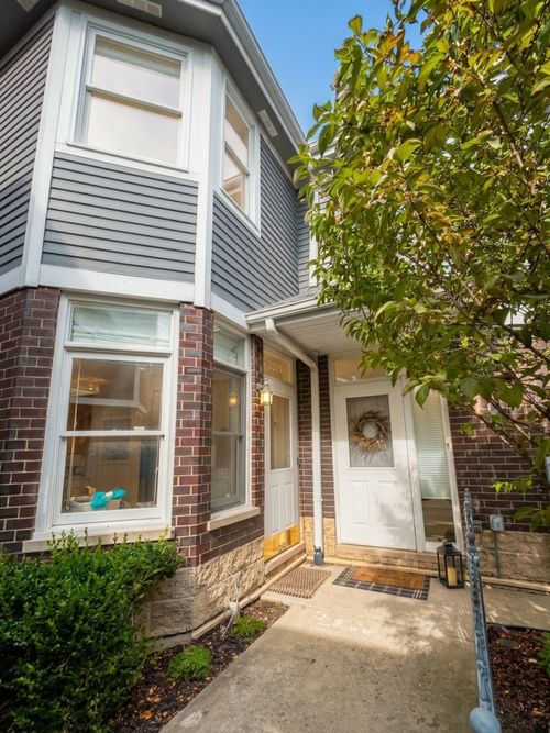 a-3325 Racine Ave, Chicago, IL, 60657-3232 | Card Image