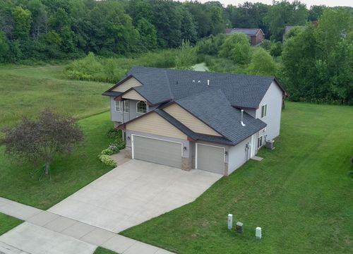929 Farmers Ridge Trl, Belle Plaine, MN, 56011-9365 | Card Image