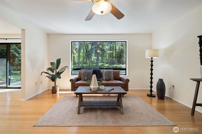 Large picture window allows for so much light! | Image 6