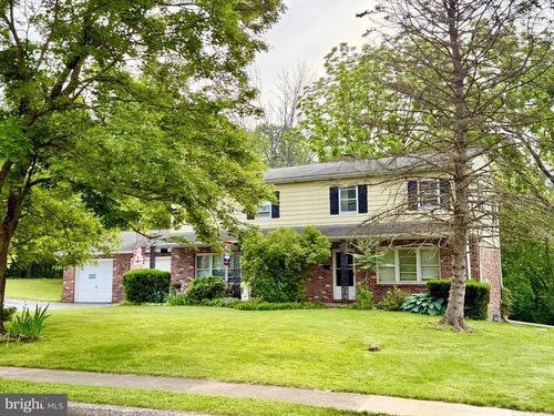 327-325 Griffith Dr, DOUGLASSVILLE, PA, 19518-1446 | Card Image