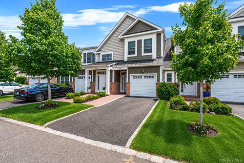 52102 Beech Tree Ln, Plainview, NY, 11803-2170 | Card Image