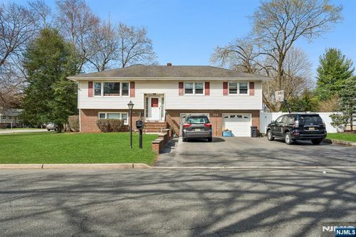 201 Rockland Ave, River Vale, NJ, 07675-5533 | Card Image
