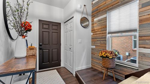 225 Oak St, Wyandotte, MI, 48192-5126 | Card Image