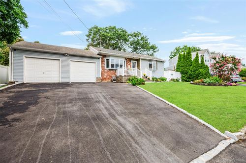 3 Vine Haven Ln, Commack, NY, 11725-3115 | Card Image