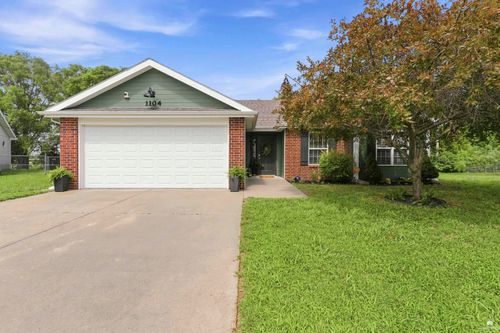 1104 Marshall Cir, Junction City, KS, 66441-4500 | Card Image