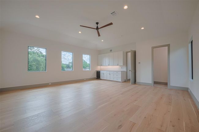 5200 Beech St, House other with 5 bedrooms, 7 bathrooms and 2 parking in Bellaire TX | Image 43