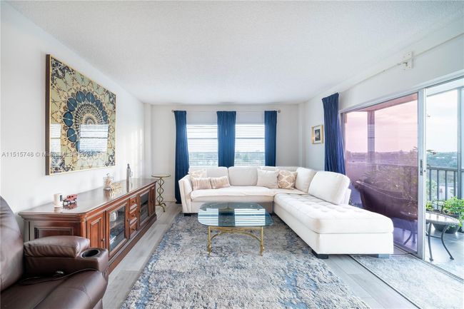 APT-914 - 4174 Inverrary Dr, Condo with 2 bedrooms, 2 bathrooms and null parking in Lauderhill FL | Image 4