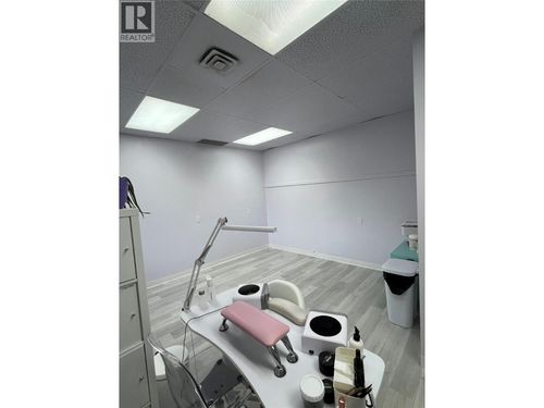 203-3140 Lakeshore Road, Kelowna, BC, V1W3T1 | Card Image
