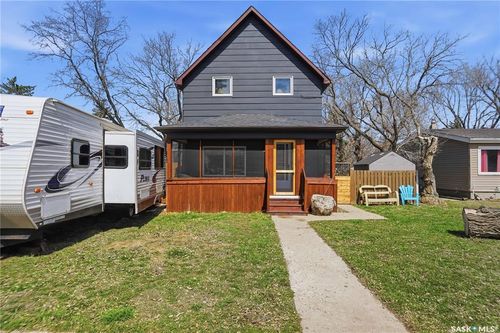 56 Iroquois St W, Moose Jaw, SK, S6H5A5 | Card Image