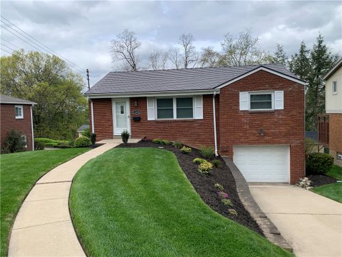 1058 Greenlawn Dr, Pittsburgh, PA, 15220-3102 | Card Image