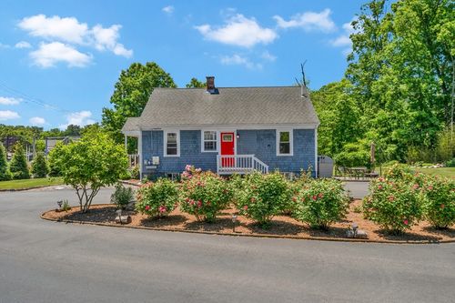 181 Beechwood St, Cohasset, MA, 02025-2107 | Card Image