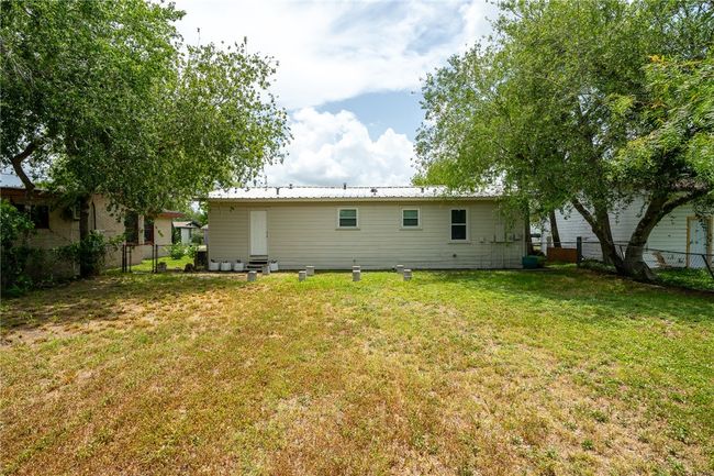 332 S Chiltipin St, House other with 2 bedrooms, 1 bathrooms and null parking in Sinton TX | Image 21