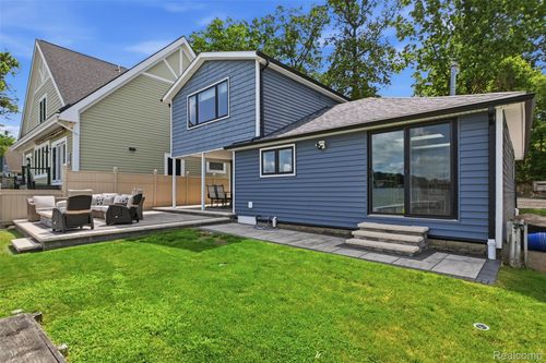 5245 Wildwood Dr, Howell, MI, 48843-9146 | Card Image
