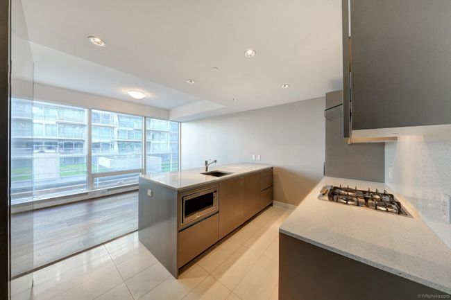 402 - 5177 Brighouse Way, Condo with 2 bedrooms, 2 bathrooms and 2 parking in Richmond BC | Image 3