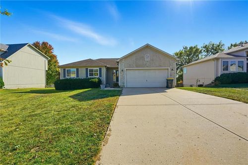 20581 W 201st St, Spring Hill, KS, 66083-8371 | Card Image