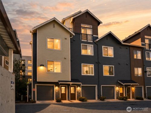 15865 Ne 14th Rd, Bellevue, WA, 98008-2723 | Card Image