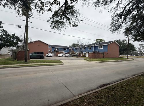 1904 Mustang Rd, Alvin, TX, 77511-4460 | Card Image