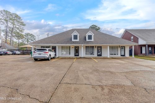b-1041 Lake Village Cir, Brandon, MS, 39047-6743 | Card Image