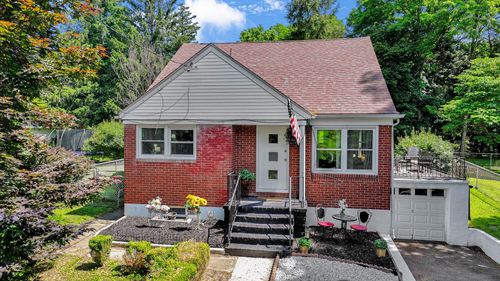 104 Coldenham Rd, Walden, NY, 12586-2012 | Card Image