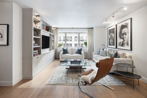 19w-70 E 10th St, New York, NY, 10003-5119 | Card Image