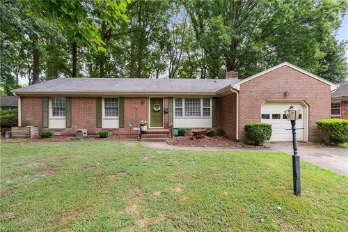 228 Shadywood Dr, Newport News, VA, 23602-7331 | Card Image