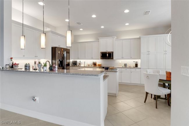 11692 Stonecreek Cir, House other with 3 bedrooms, 3 bathrooms and null parking in FORT MYERS FL | Image 7