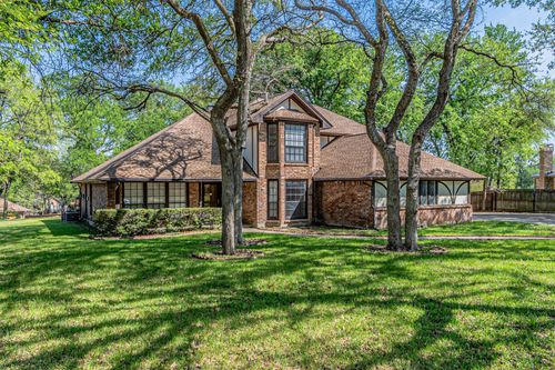 8801 Sylvan Ct, Fort Worth, TX, 76120-2845 | Card Image