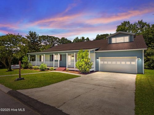639 W Shore Dr, Swansboro, NC, 28584-8892 | Card Image