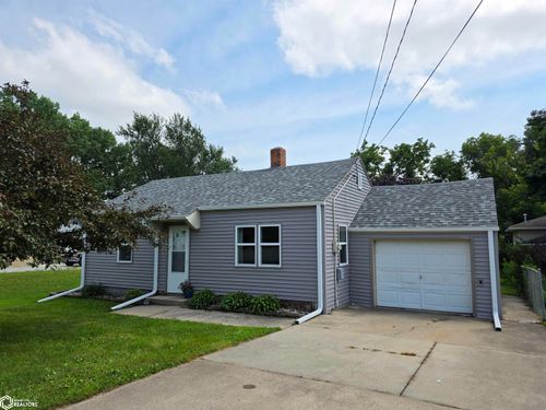 823 15th St Se, Mason City, IA, 50401-6920 | Card Image
