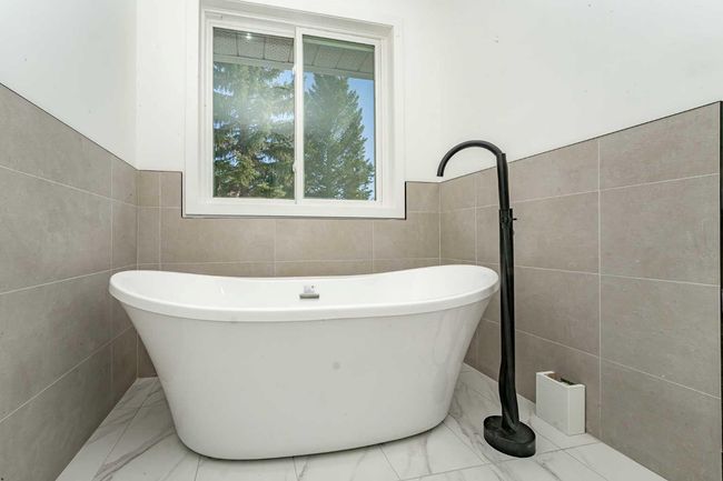 135 Sandringham Rd Nw, House other with 4 bedrooms, 4 bathrooms and 4 parking in Calgary AB | Image 36